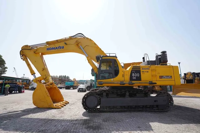 2002-komatsu-pc800se-6-track-excavator-left-view-ex-0118