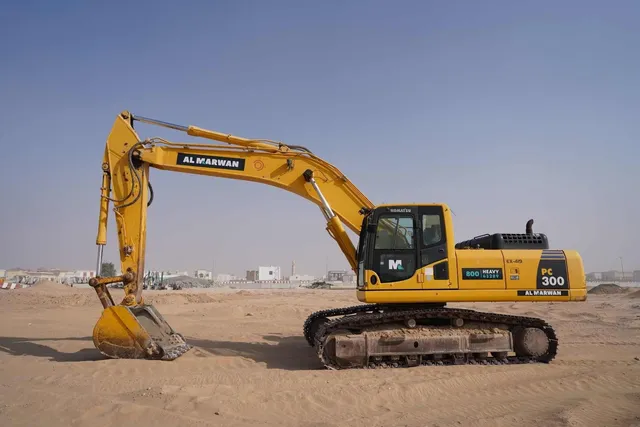 2019-komatsu-pc300-8m0-track-excavator-left-view-ex-0419