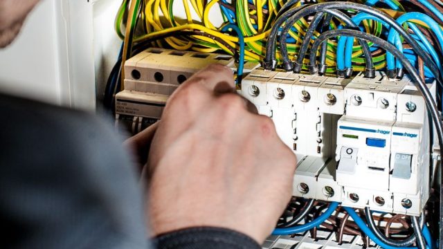 electrician-in-dubai