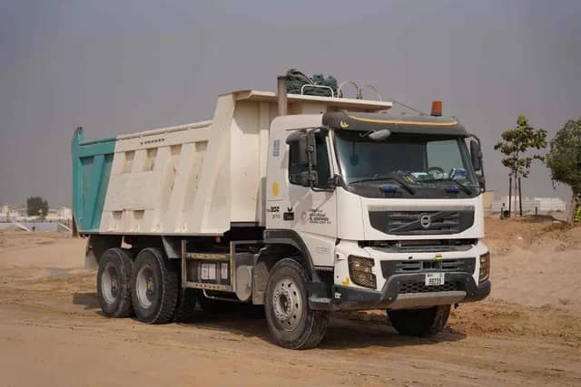 volvo-fmx-370-6×4-tipper-truck-front-right-view-tk-0302-1