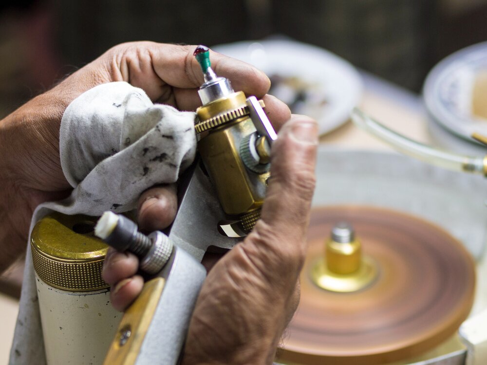 Gemstone-Cutting-Polishing-2