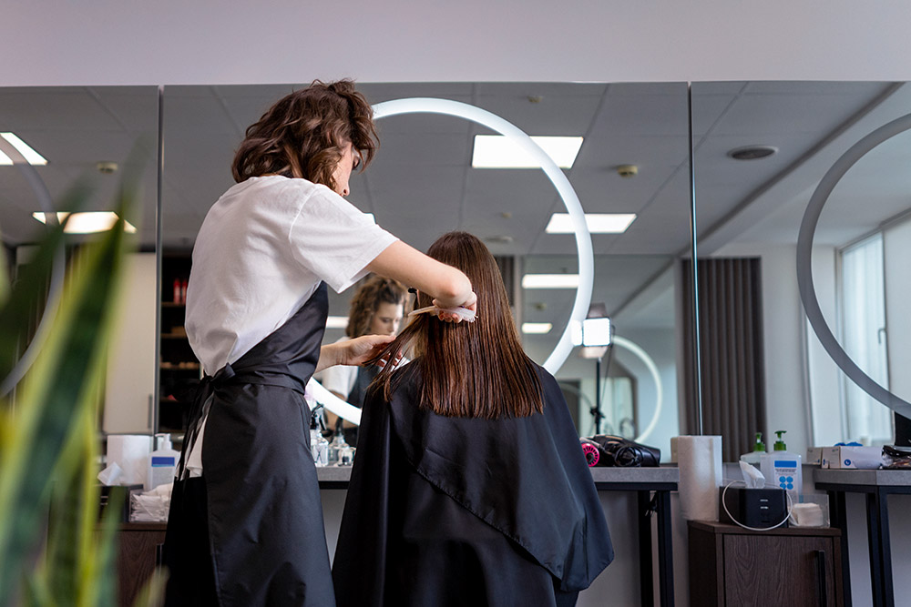What-to-Expect-from-a-Home-Salon-Experience-with-Mauve-Beauty-Salon