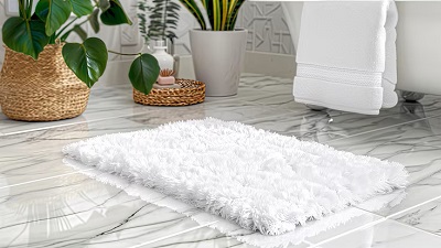 White-Color-Bath-Mat-in-bathroom-of-Dubai-1