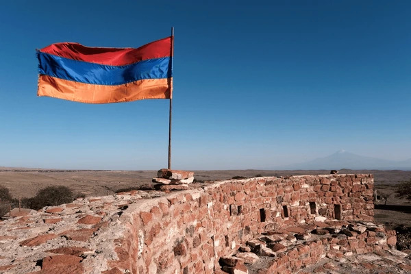 armenian-flag-on-dashtadem-fortress-600nw-2280199619-1